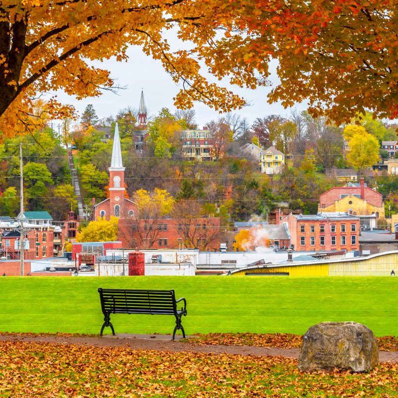 fall foliage park scene in Galena, IL