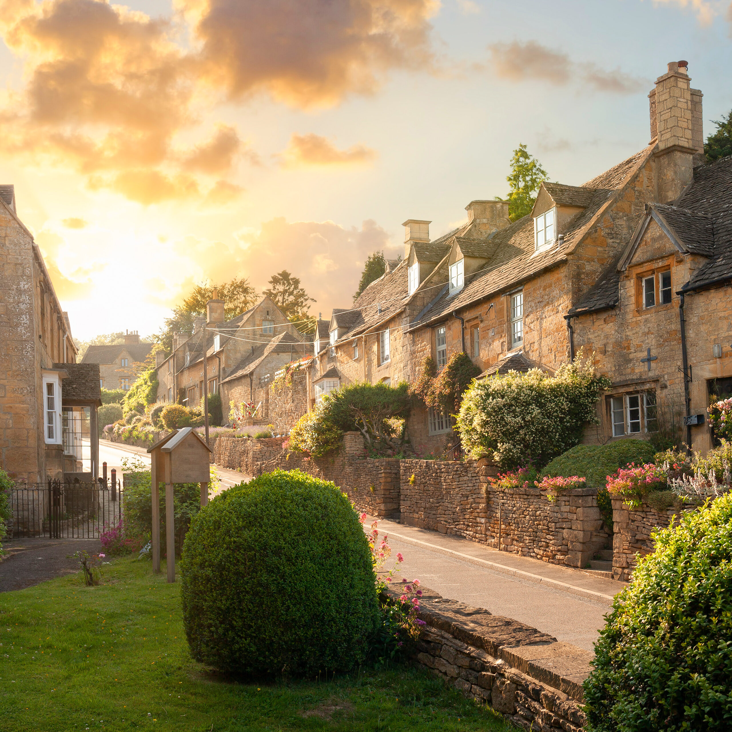 Quaint Villages and Charming Towns: Exploring Rural England - Cotswolds Cottages and Local Cuisine