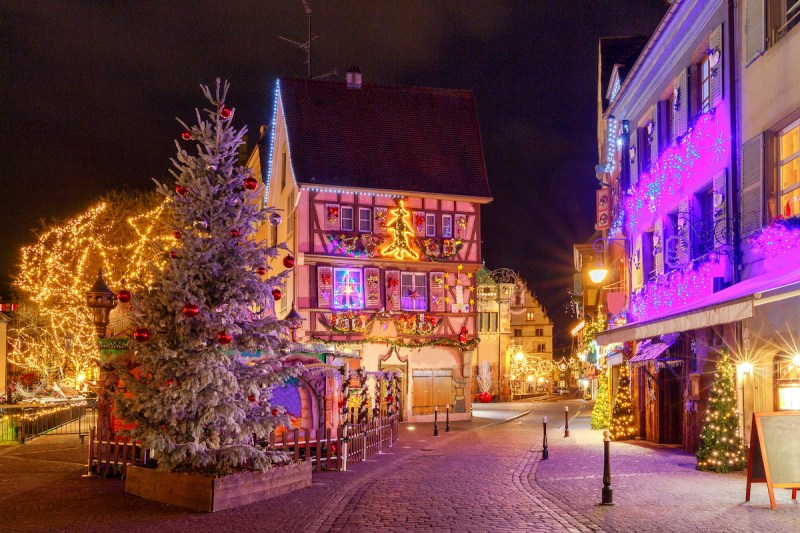 Our Favorite Hallmark Christmas Movie Towns To Visit Around The World In 2021 TravelAwaits