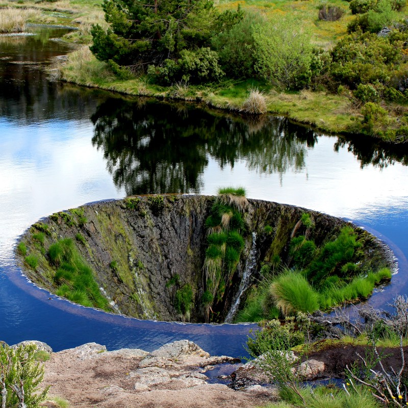 Water Hole in Portugal Looks Like a Portal to Another Dimension