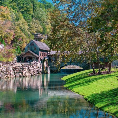 Fall foliage at Dogwood Canyon near Eureka Springs.