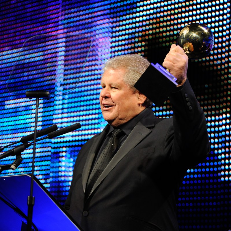 Gordon "Butch" Stewart receiving a Travel Weekly Globes Travel Award.