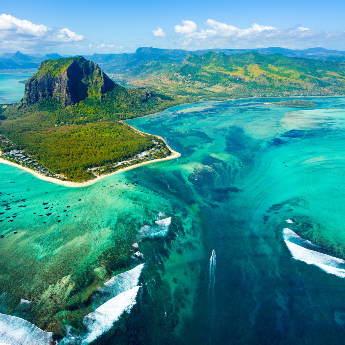 Underwater waterfall illusion, Republic of Mauritius.