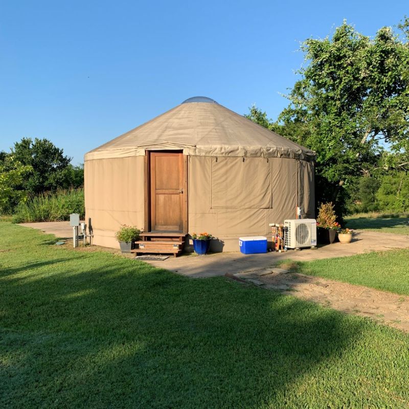 Glamping yurt in Paradise Cove