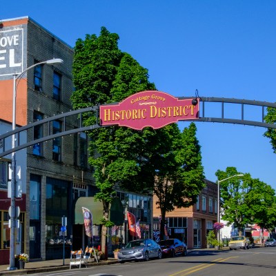 Entrance to downtown Cottage Grove, Oregon.