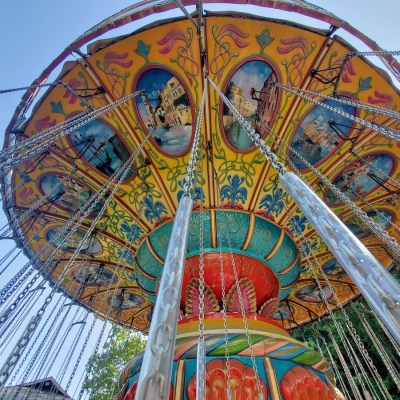 The Waltzing Swinger ride at Dollywood