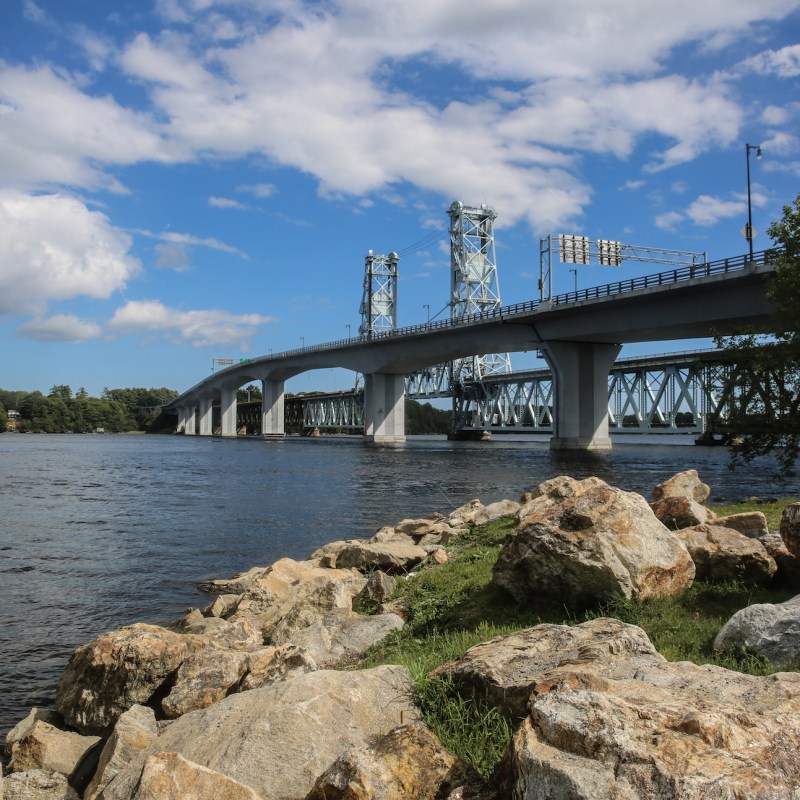 Bath is a city of Sagadahoc county in southwestern Maine, U.S. The city lies along the Kennebec River to Atlantic coast.