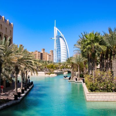 Dubai: Burj al Arab seen from Madinat Jumeirah