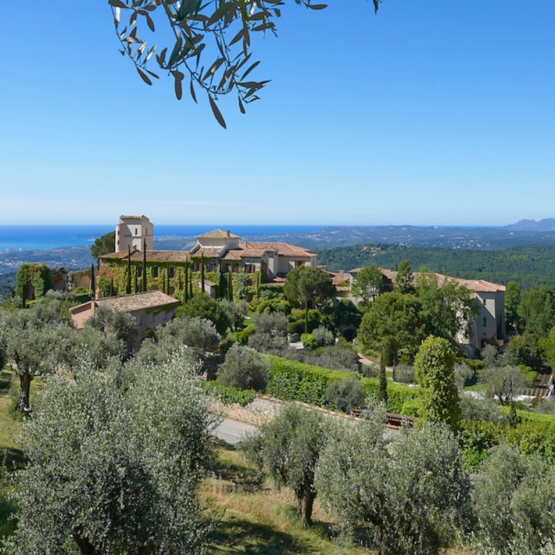 Château Saint-Martin & Spa in the surrounding landscape, Lacave, France