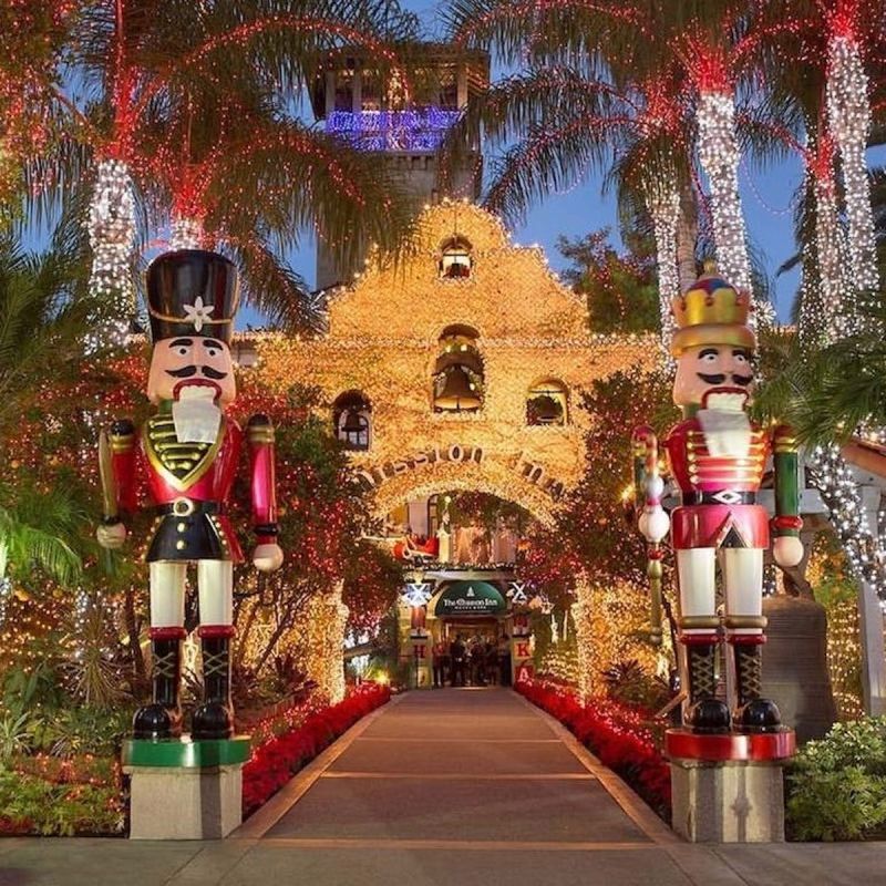Entrance to the Mission Inn during the Festival of Lights