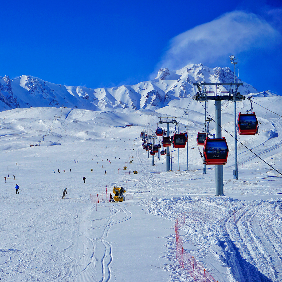 7 Fabulous Ski Resorts Around The World For All Levels