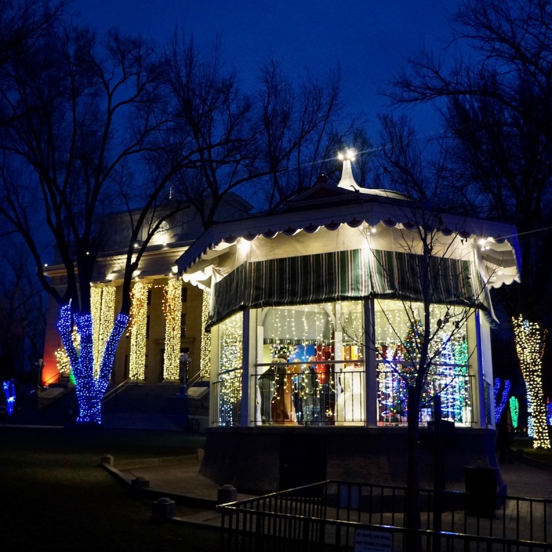 Prescott Courthouse decorated for Christmas