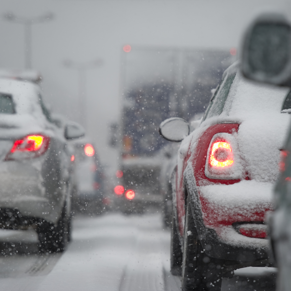 14 Essential Items You Should Always Have in Your Car This Winter