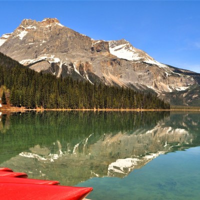 Emerald Lake, the largest and most beautiful lake in Yoho National Park