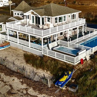 Oceanfront Cape May mansion with a pool and hot tub