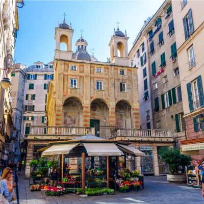 Chiesa di San Pietro in Banchi piazza