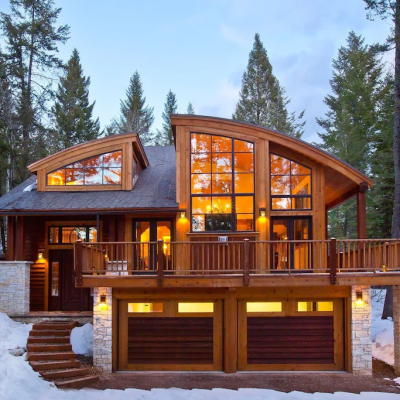 luxurious lodge exterior in Jackson Hole