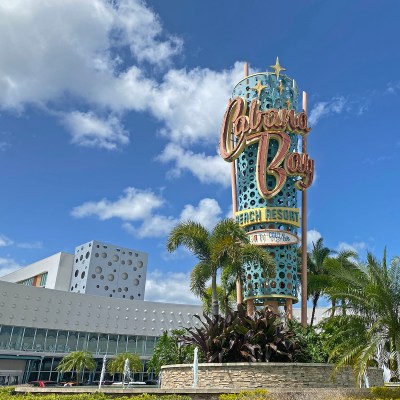 Sign at entrance to Cabana Bay Beach Resort