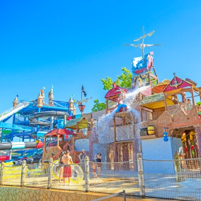 Water slide and kids play area at Schlitterbahn Waterpark