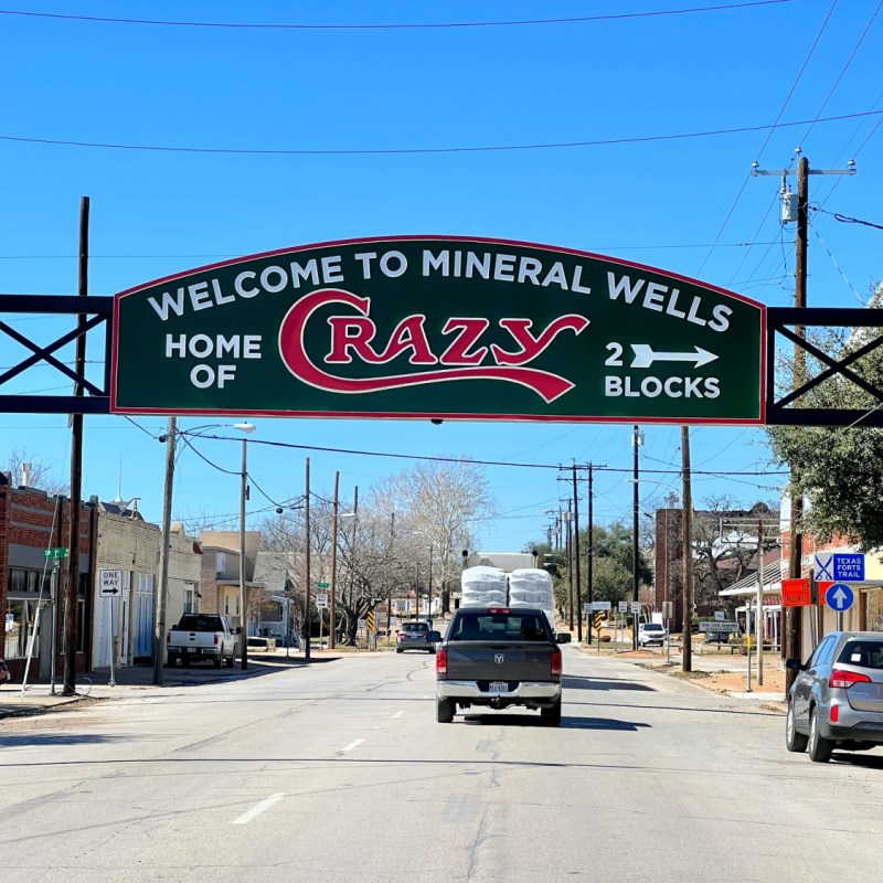 Mineral Wells, Texas, entrance sign.