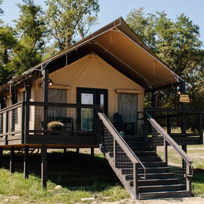 Exterior view of glamping tent at Camp Aramoni.