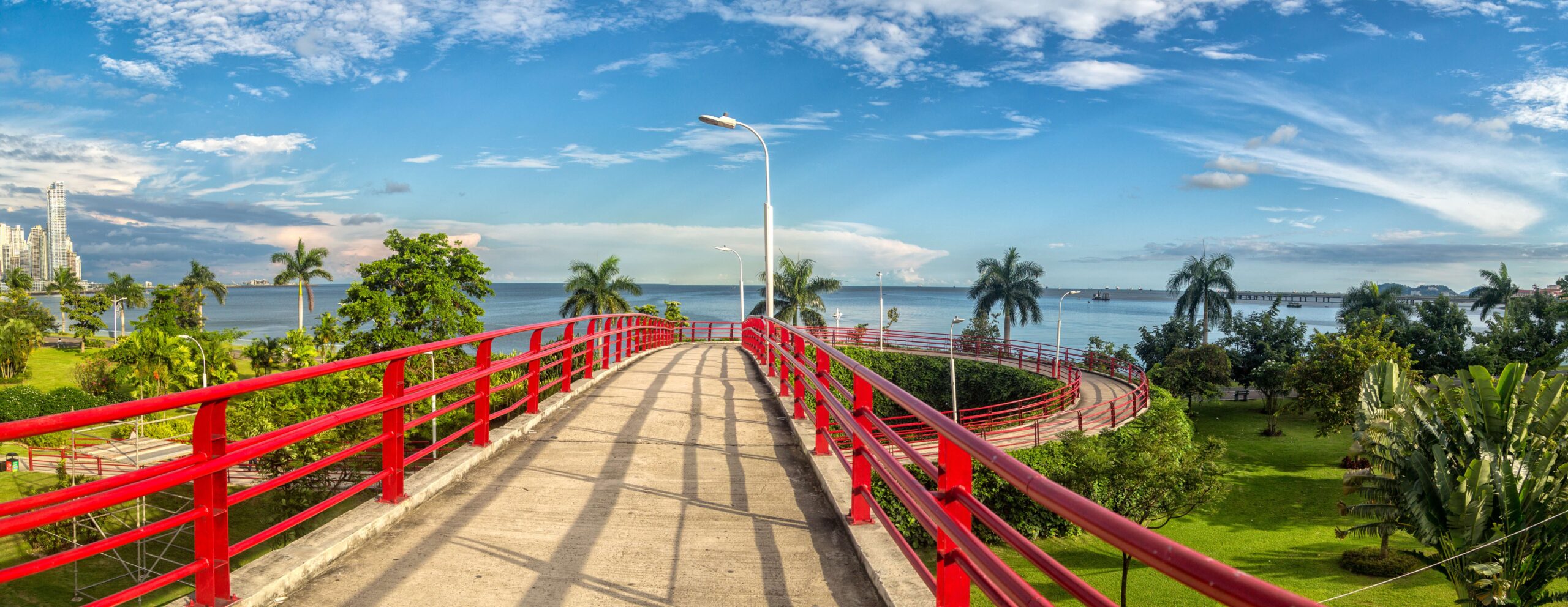 Pedestrian overpass in Panama