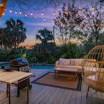 Tropical backyard of Pensacola Oasis Vrbo rental in Pensacola, FL