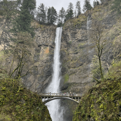 tall waterfall in Oregon