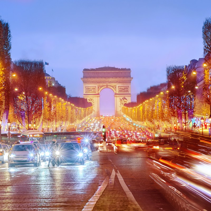 Arche de Triomphe on the Avenue de Champs-Élysées in Paris