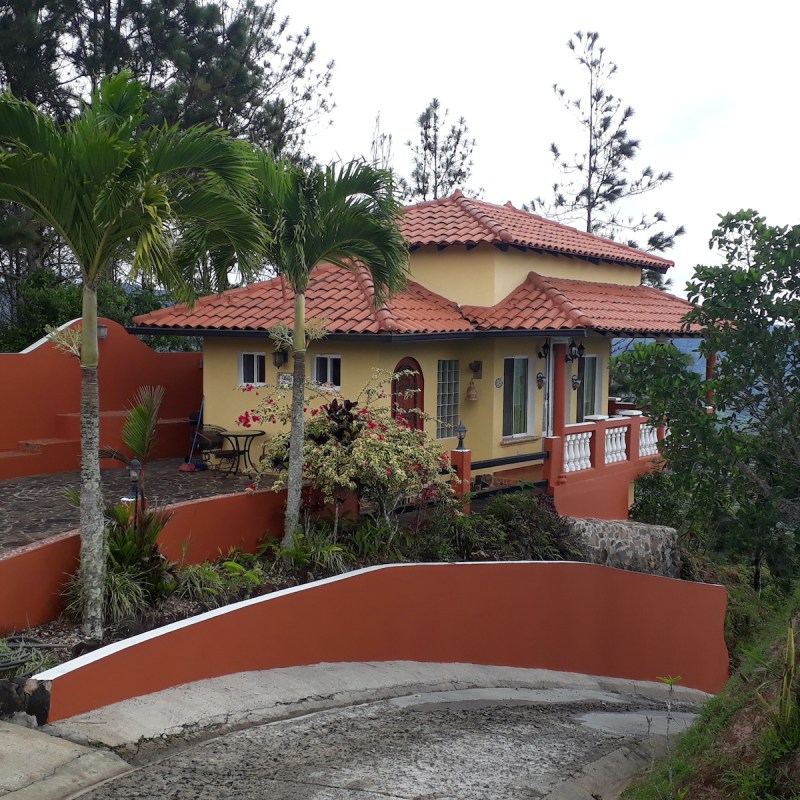 Picturesque mountain home near Altos del Maria in Panama