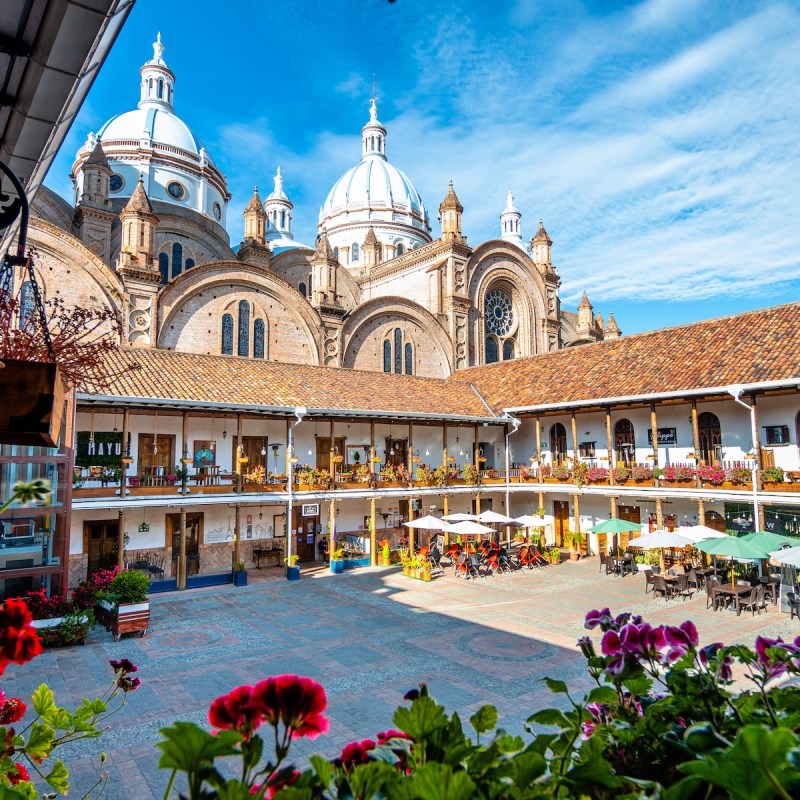La Catedral de la Inmaculada Concepcion de Cuenca in Ecuador