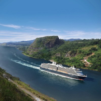 Heritage cruise through the Panama Canal