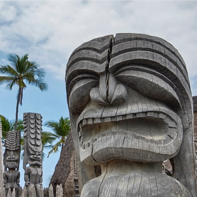 Hale o Keawe wood carvings at Pu’uhonua O Hōnaunau National Historical Park