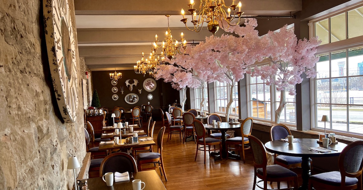 6 Best Restaurants in Niagara Falls According To a Local TravelAwaits