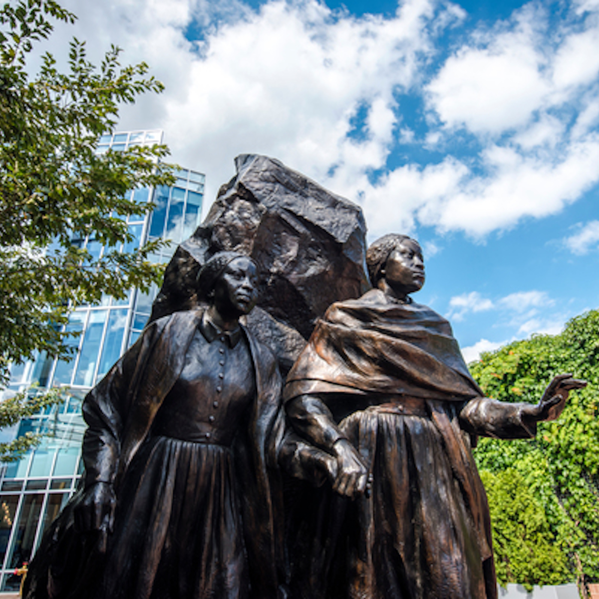 Edmonton Sisters statue in Alexandria