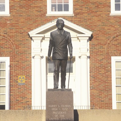 Statue of Harry S. Truman at the Independence Courthouse