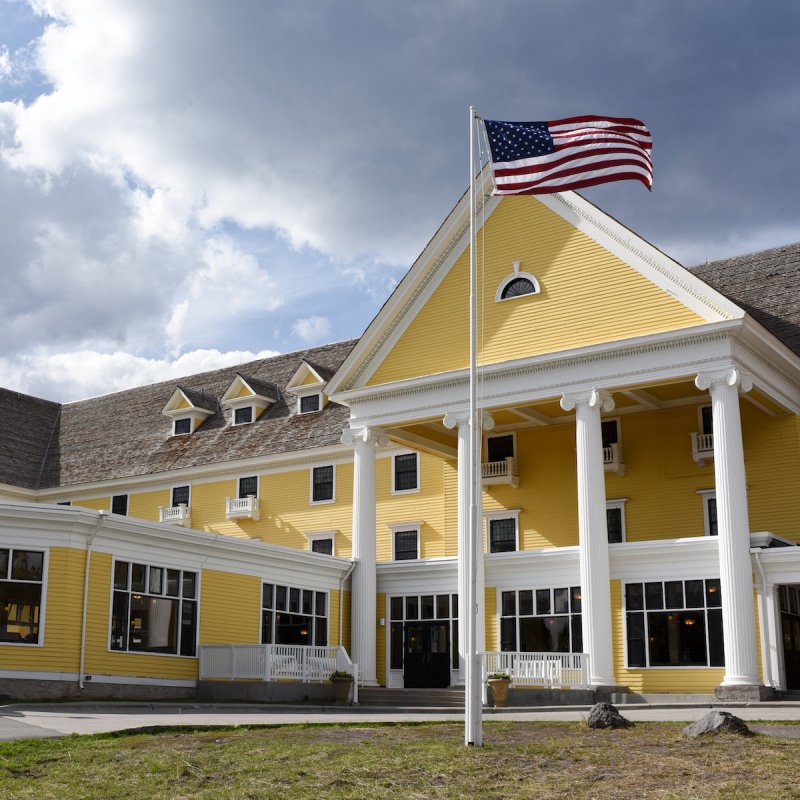 Lake Yellowstone Hotel