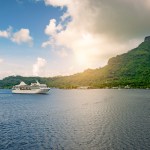 Cruise ship approaching the Hawaiian Islands