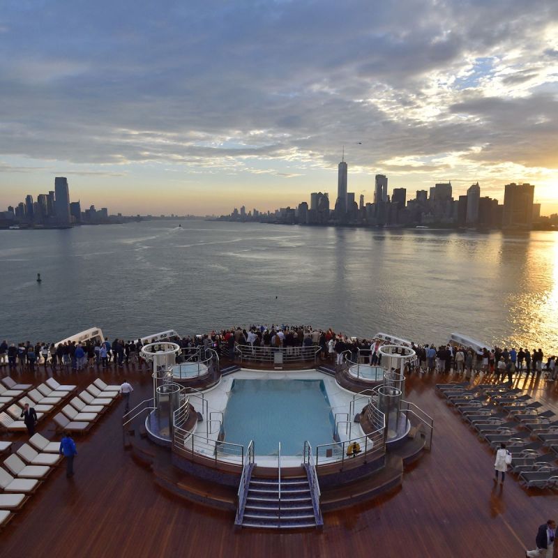 Queen Mary 2 arriving in New York City