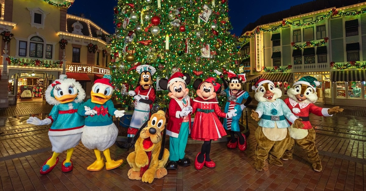 9 Best Ways To Celebrate Christmas At Disneyland | TravelAwaits