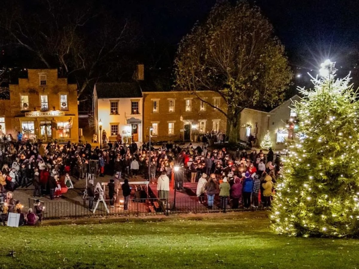 Roscoe Village Christmas & Candlelighting Ceremony