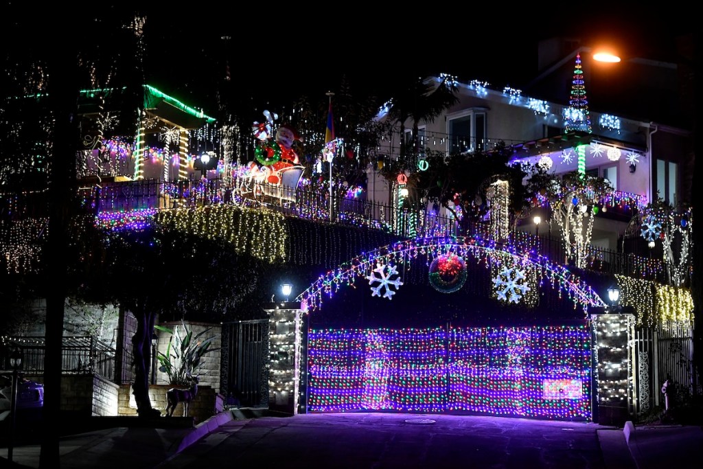 Upper Hastings Ranch neighborhood Christmas lights