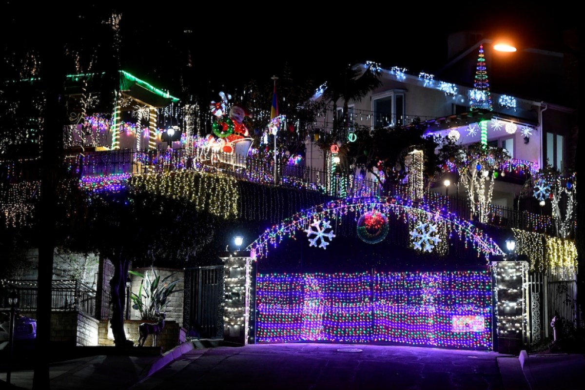 Upper Hastings Ranch neighborhood Christmas lights