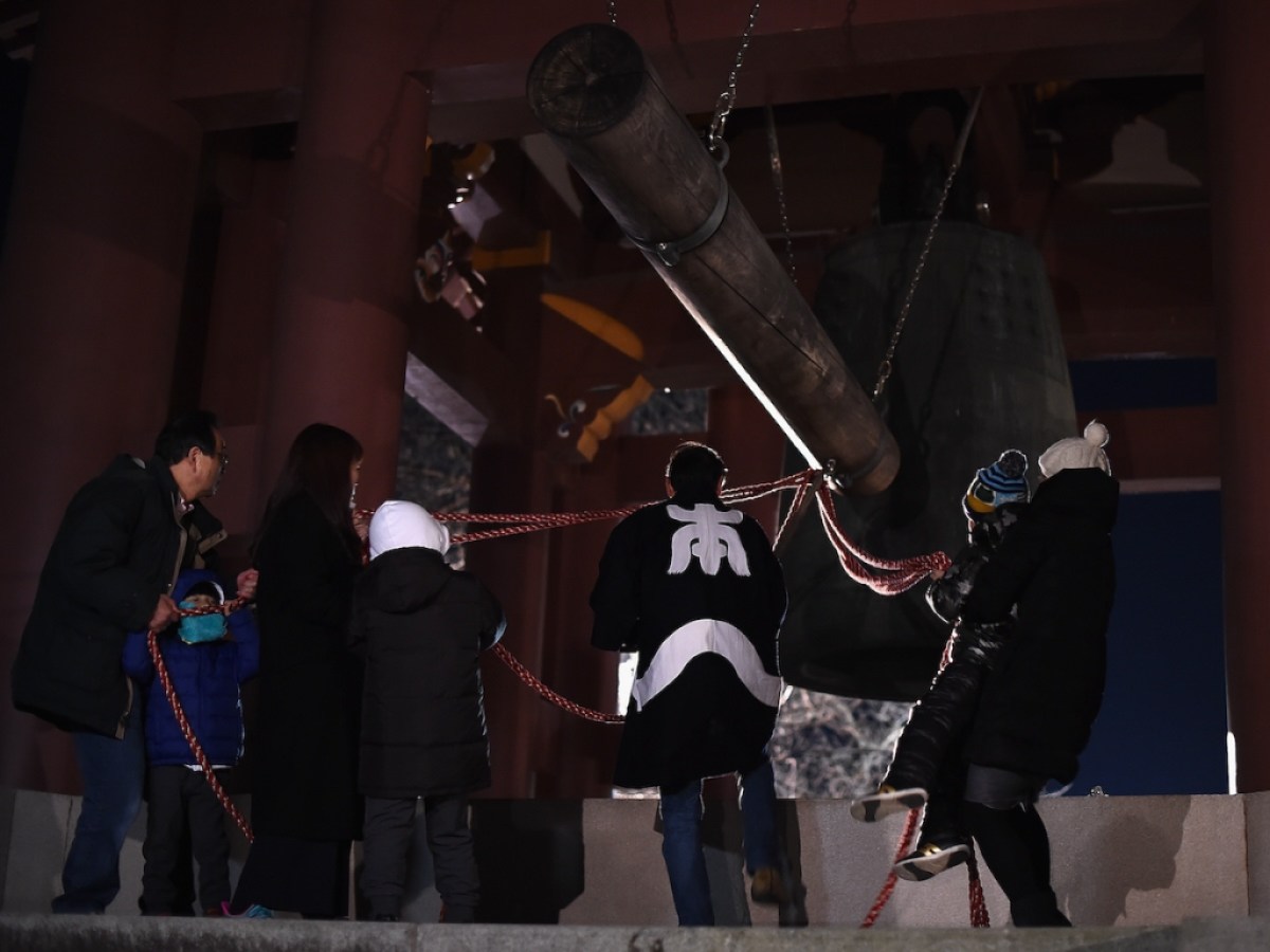 Hongyoji Temple bells ringing on New Year's Day in Tokyo