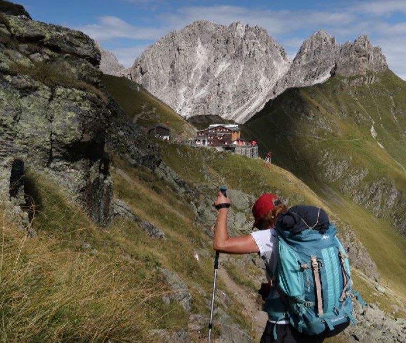 Hiking in the Mountains: Steps for a Safe and Healthy Hike