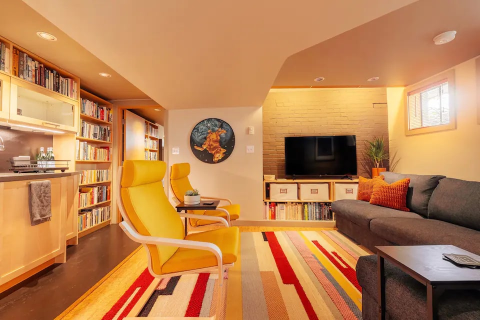 Cozy Modern Guest Suite