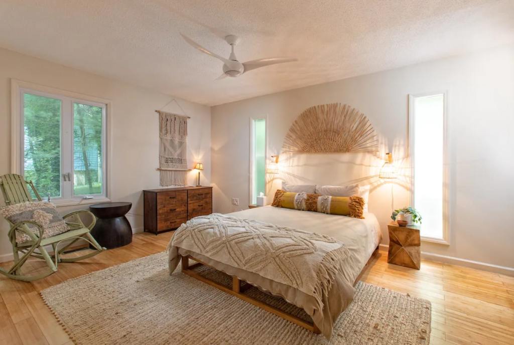 Quiet Idyllic Riverfront Bungalow