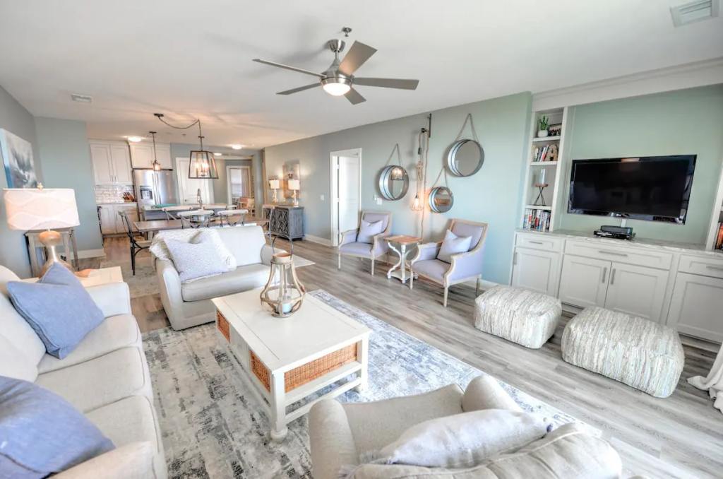 Spacious 3 Bed 3 Bath Oceanfront Condo w/ Pool