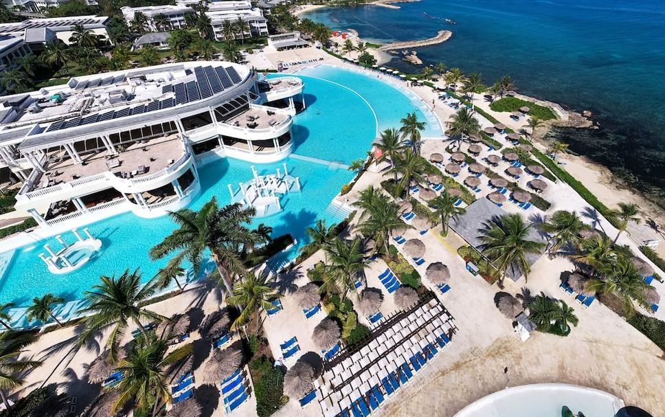 Pool view of Grand Palladium Jamaica Resort & Spa
