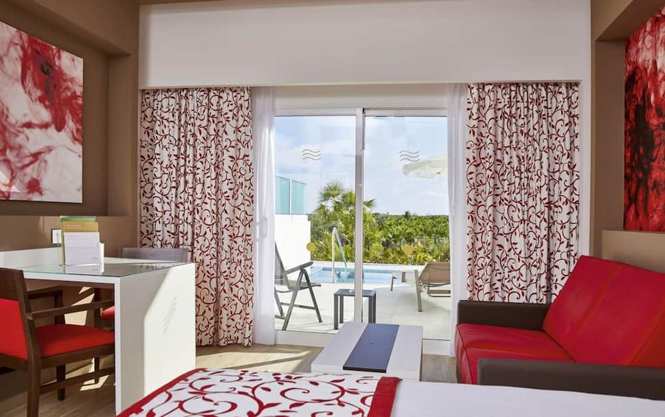 Living room view of Riu Palace Costa Mujeres